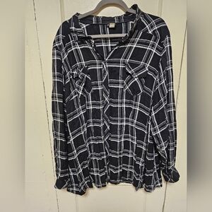 303 Torrid sz 5 shirt